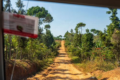 Straße nach Ikondo 2022-07-03_14-09-09_HMR9023.jpg