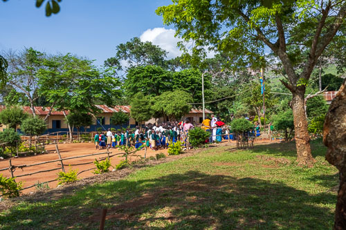 Versammlung auf dem Schulhof 2023-10-23_08-34-50__Z726005.jpg