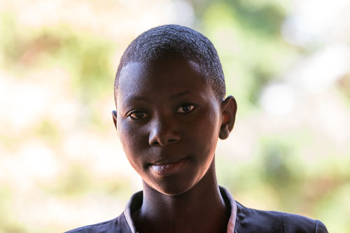 Die größeren Waisen kümmern sich um die jüngeren Kinder in dem Waisenhaus 2023-11-04_14-55-34__D063423.jpg