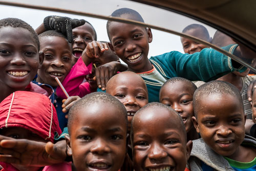 Fr. Deus unterstützt in dieser Schule Kinder, die das Schulgeld nicht bezahlen können. 2023-10-19_10-19-46__Z725469.jpg