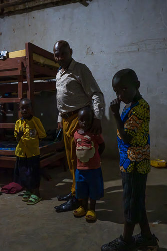 Waisenkinder 2023-10-19_18-00-36__Z725610-Verbessert-RR.jpg